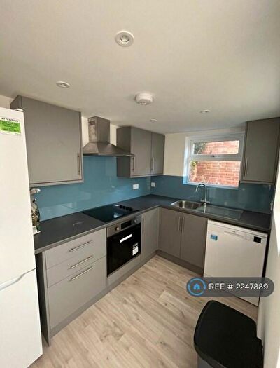 3 Bedroom Terraced House To Rent In Hoopern Street, Exeter, EX4