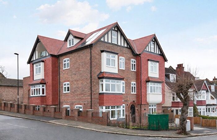 3 Bedroom Flat For Sale In Brompton House, Brambledown Road, Sanderstead, CR2