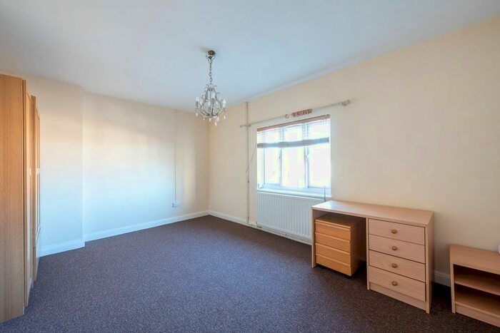 1 Bedroom Flat To Rent In Cannon Hill Lane, Morden, London SW20