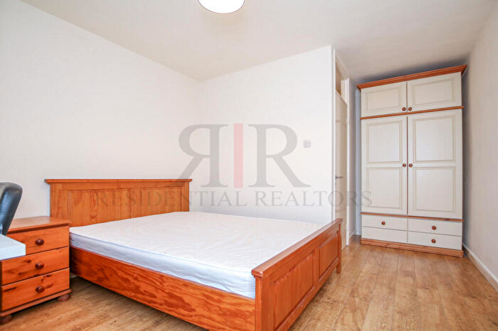 3 Bedroom Flat To Rent In Otto Street, SE17