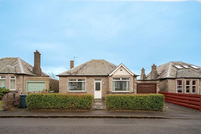 3 Bedroom Bungalow To Rent In Craigmount Gardens, Corstorphine, Edinburgh, EH12
