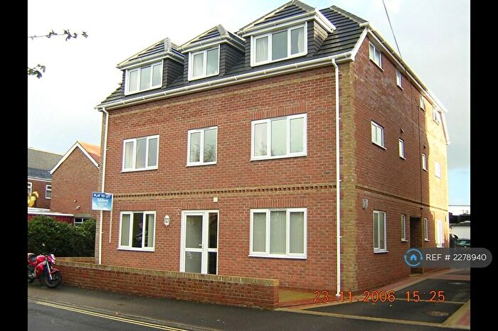 2 Bedroom Flat To Rent In Claremont Court, Hayling Island, PO11