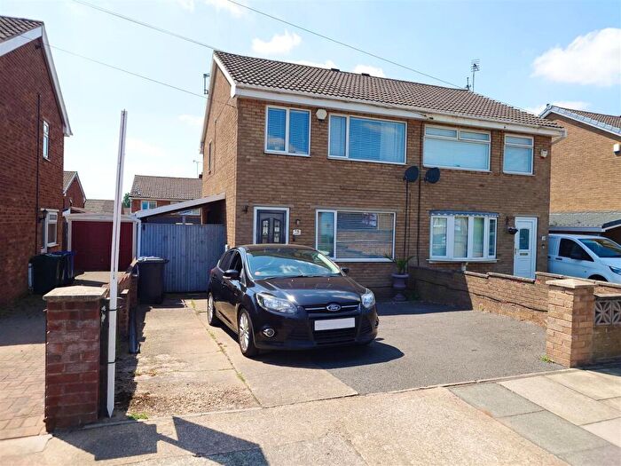 3 Bedroom Semi-Detached House For Sale In Melford Drive, Balby, Doncaster, DN4