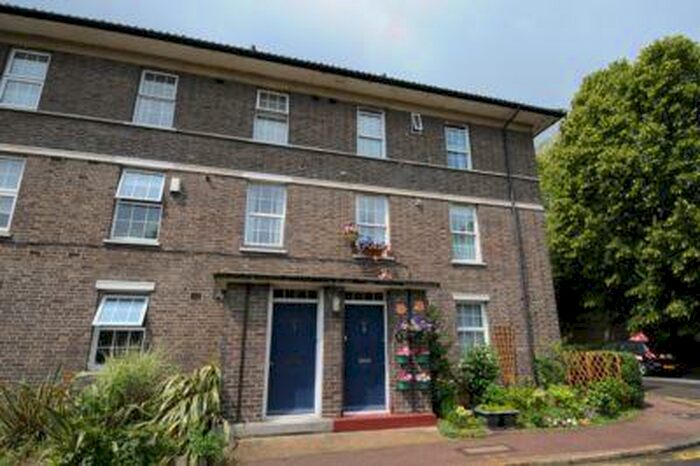 2 Bedroom Maisonette To Rent In Ryculff Square, Blackheath, SE3