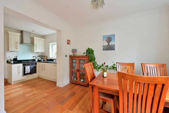 2 Bedroom Flat To Rent In Worple Road, Wimbledon, London, SW19