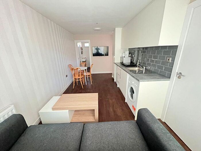 1 Bedroom Flat To Rent In Heronsforde, London, W13