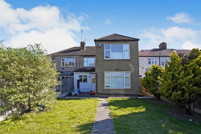 5 Bedroom Semi-Detached House To Rent In Kenton Road, Harrow, HA3