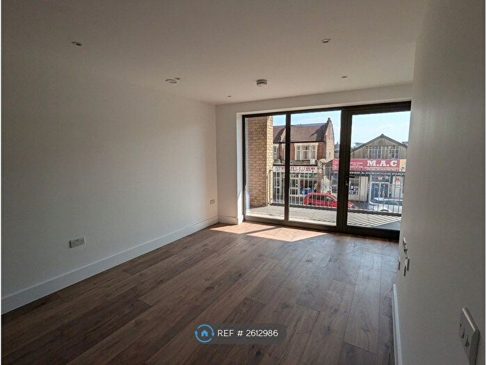 2 Bedroom Flat To Rent In Oto Tower, Ilford, IG3