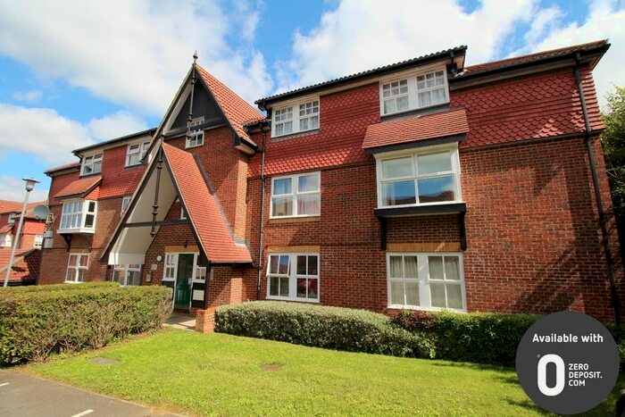 2 Bedroom Flat To Rent In Grange Crescent, Dartford, DA2