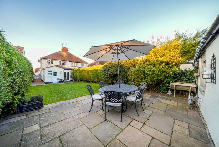 3 Bedroom Semi-Detached House For Sale In Blackthorne Road, Great Bookham, KT23