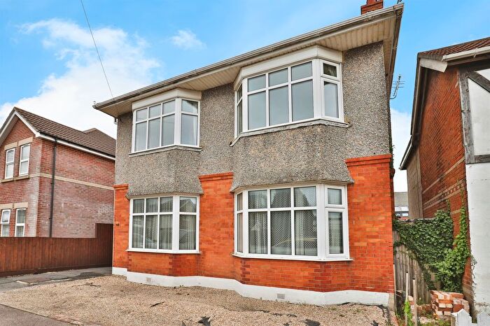 3 Bedroom Detached House For Sale In Cranmer Road, Bournemouth, BH9