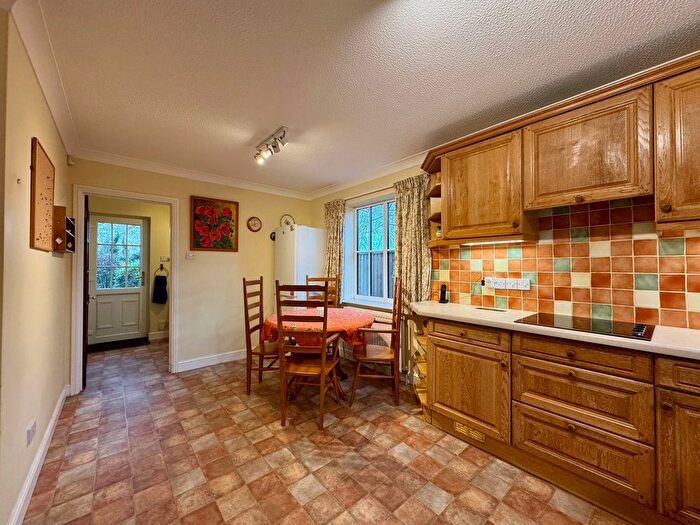 4 Bedroom Detached House For Sale In Wallingtons Road, Kintbury, Hungerford, RG17