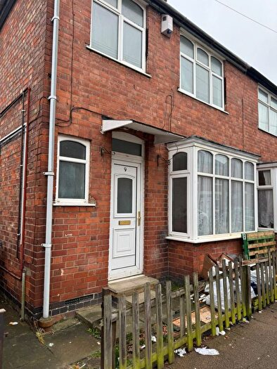 3 Bedroom Semi-Detached House To Rent In Leicester, LE5