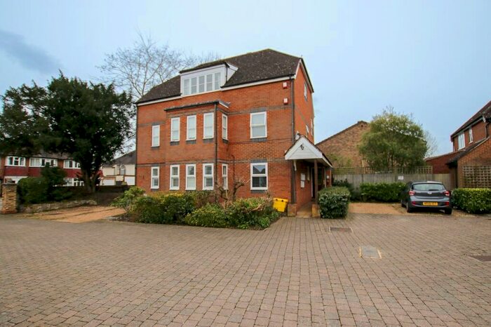 1 Bedroom Flat To Rent In Park Road, Cheam, SM3