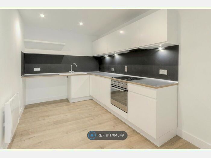 2 Bedroom Flat To Rent In Dalkeith Place, Kettering, NN16