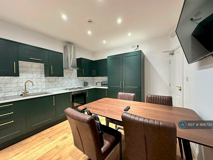 6 Bedroom End Of Terrace House To Rent In Oak Road, Salford, M7