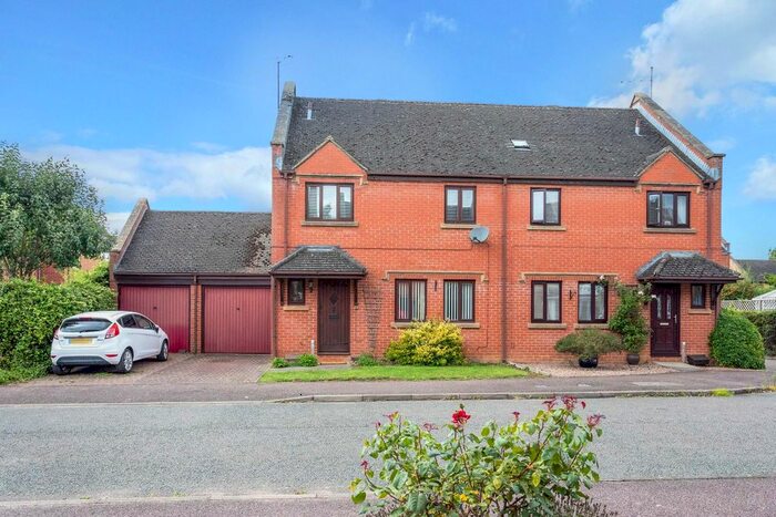 4 Bedroom Property To Rent In Fishers Field, Buckingham MK18