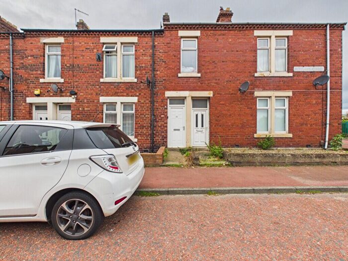 3 Bedroom Flat For Sale In Portland Street, Pelaw, Newcastle Upon Tyne, NE10