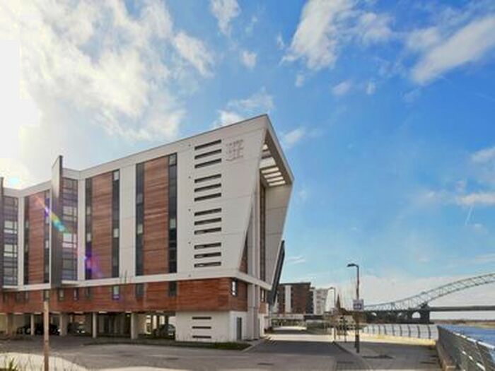 2 Bedroom Flat To Rent In The Decks, Runcorn, WA7