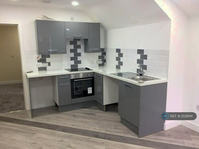 1 Bedroom Flat To Rent In Llantrisant Street, Cardiff, CF24