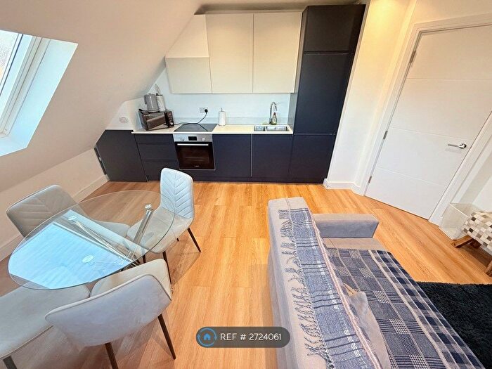 2 Bedroom Flat To Rent In Hendon, London, NW4