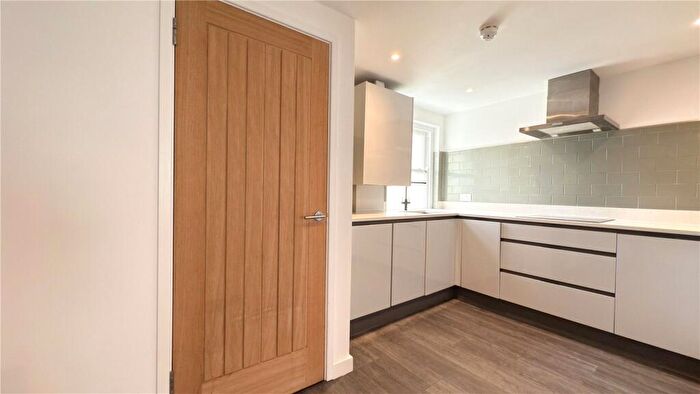 3 Bedroom Apartment To Rent In Cross Street, Hove, East Sussex, BN3