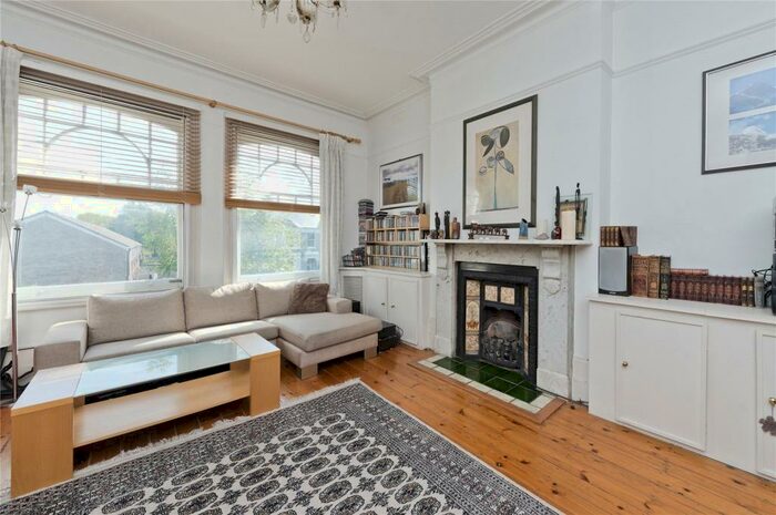 3 Bedroom Apartment To Rent In Bedford Hill, London, SW12