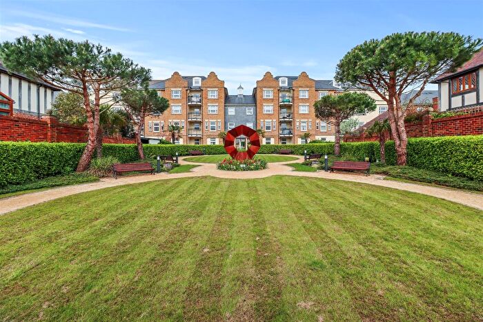 3 Bedroom Flat For Sale In Christchurch Place, Eastbourne, BN23