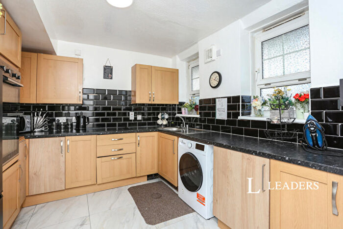 2 Bedroom Flat To Rent In Barville Close, SE4