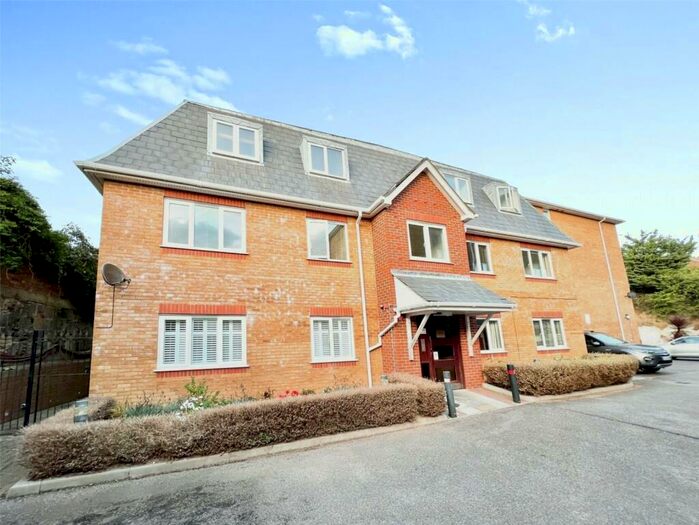 2 Bedroom Flat To Rent In Poplar Road, Broadstairs, Kent, CT10
