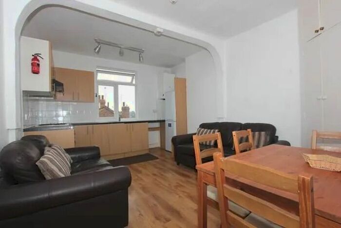 4 Bedroom Flat To Rent In Tottenham Lane, Crouch End, N8
