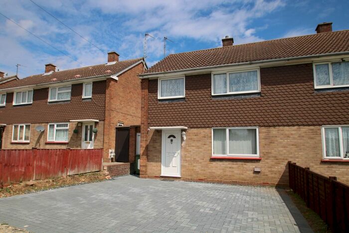 3 Bedroom Semi-Detached House To Rent In Arnhem Grove, Braintree, CM7