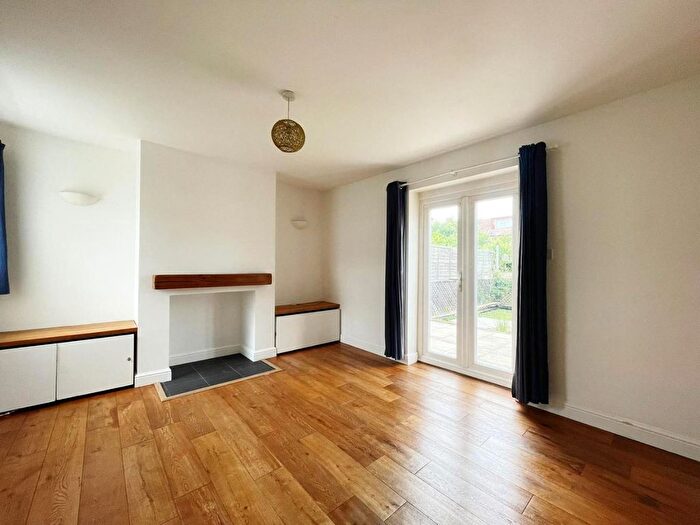 3 Bedroom Link Detached House To Rent In Canada Road, W3