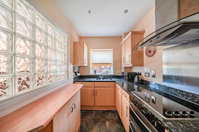 2 Bedroom Flat For Sale In Stonegrove, Edgware, Middlesex, HA8