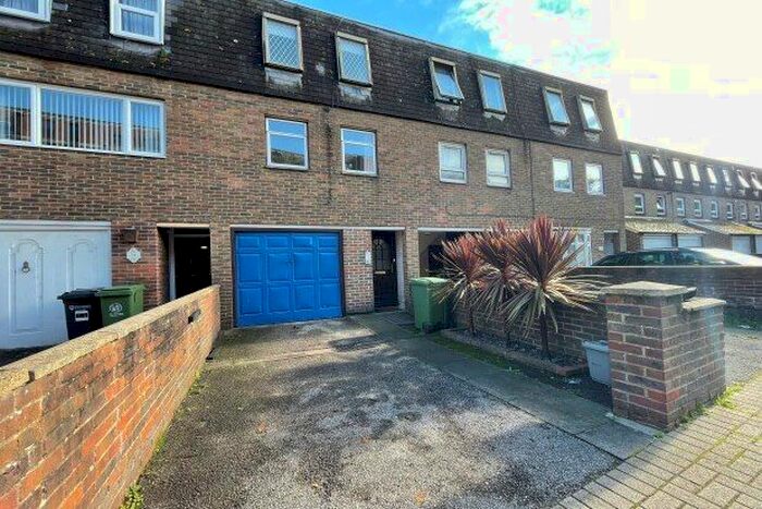 3 Bedroom Town House To Rent In Centaur Street, Portsmouth, PO2