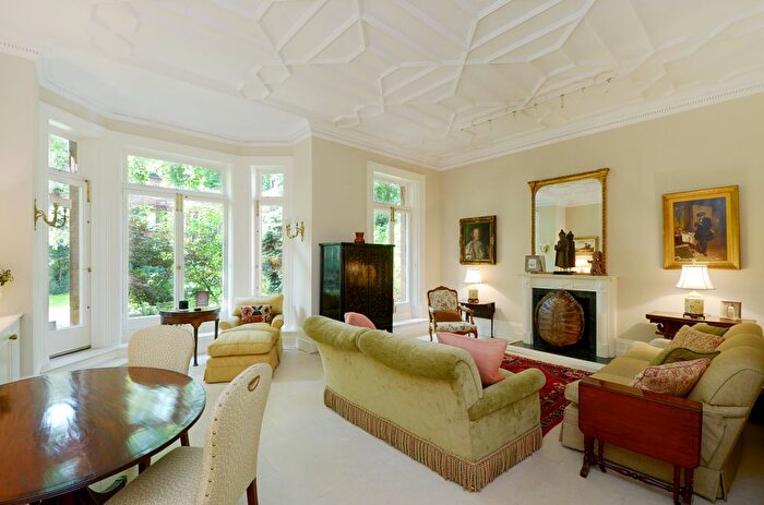 3 Bedroom Flat For Sale In Sloane Gardens, London, SW1W