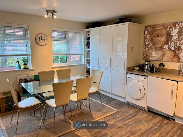 1 Bedroom Flat To Rent In St. Peter's Close, London, SW17
