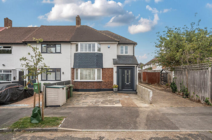 4 Bedroom End Of Terrace House For Sale In Arlington Drive, Carshalton, SM5