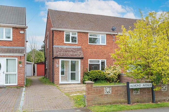 3 Bedroom Property For Sale In Almond Avenue, Kidlington, OX5