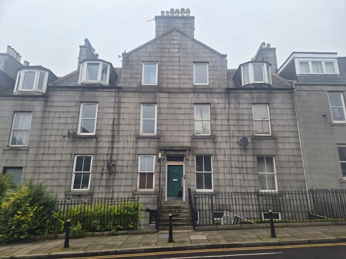 2 Bedroom Flat To Rent In Crown Street, Aberdeen, AB11