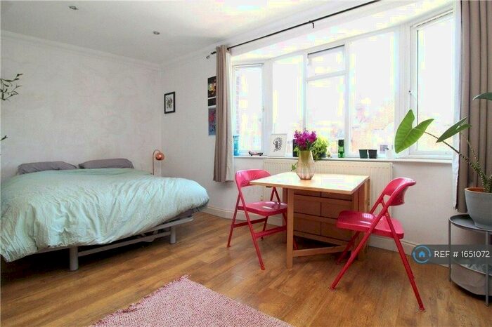 Studio To Rent In Selsdon Road, South Croydon, CR2