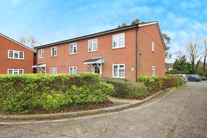 1 Bedroom Apartment To Rent In Barkwood Close, Romford, RM7