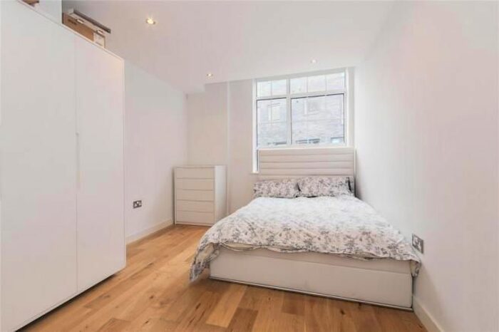 4 Bedroom Town House To Rent In Newark Street, Whitechapel, E1
