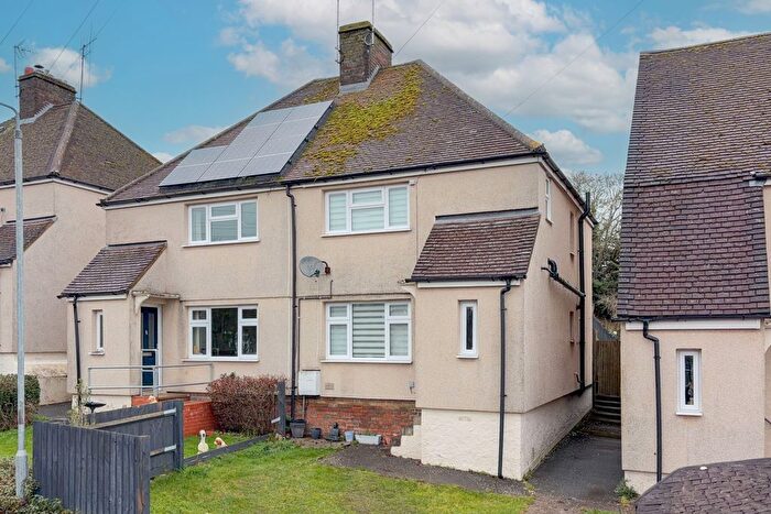 3 Bedroom Semi-Detached House For Sale In Soulbury Road, Linslade, LU7