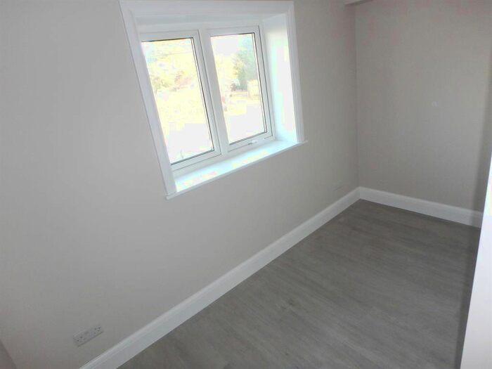 2 Bedroom Flat To Rent In Flat Above Downton Garage, Christchurch Road