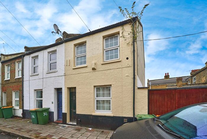 2 Bedroom End Of Terrace House For Sale In Swete Street, London, E13