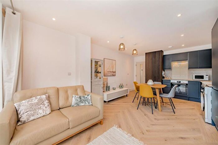 1 Bedroom Flat To Rent In Court Farm Road, Eltham, SE9