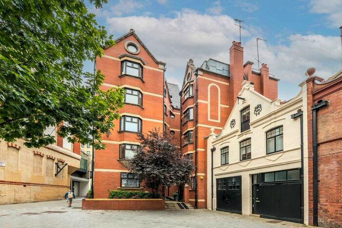 2 Bedroom Flat To Rent In Bourdon Street, London, W1K