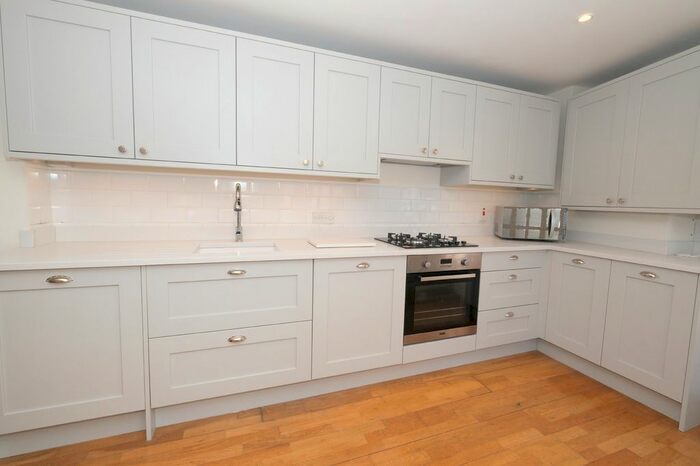 2 Bedroom Flat To Rent In Belmont Hill, London, SE13