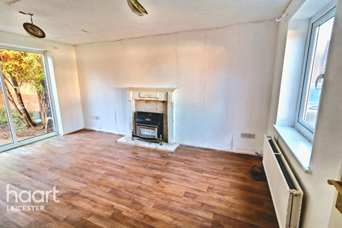 3 Bedroom Detached House For Sale In Norman Court, Leicester, LE2